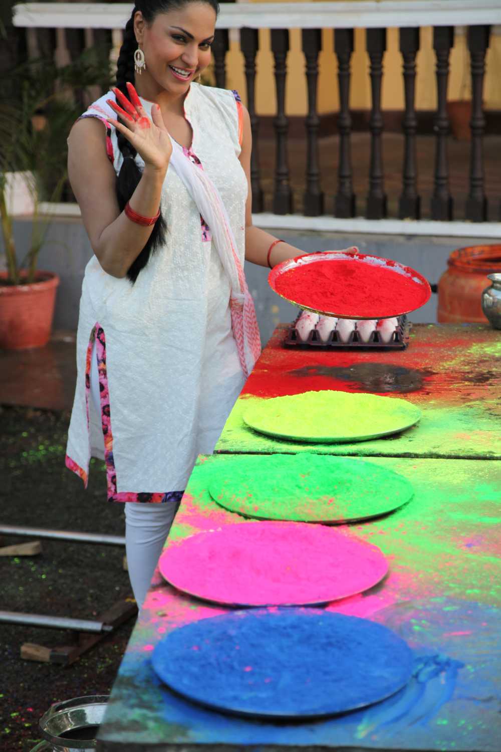Veena Malik Playing Holi3