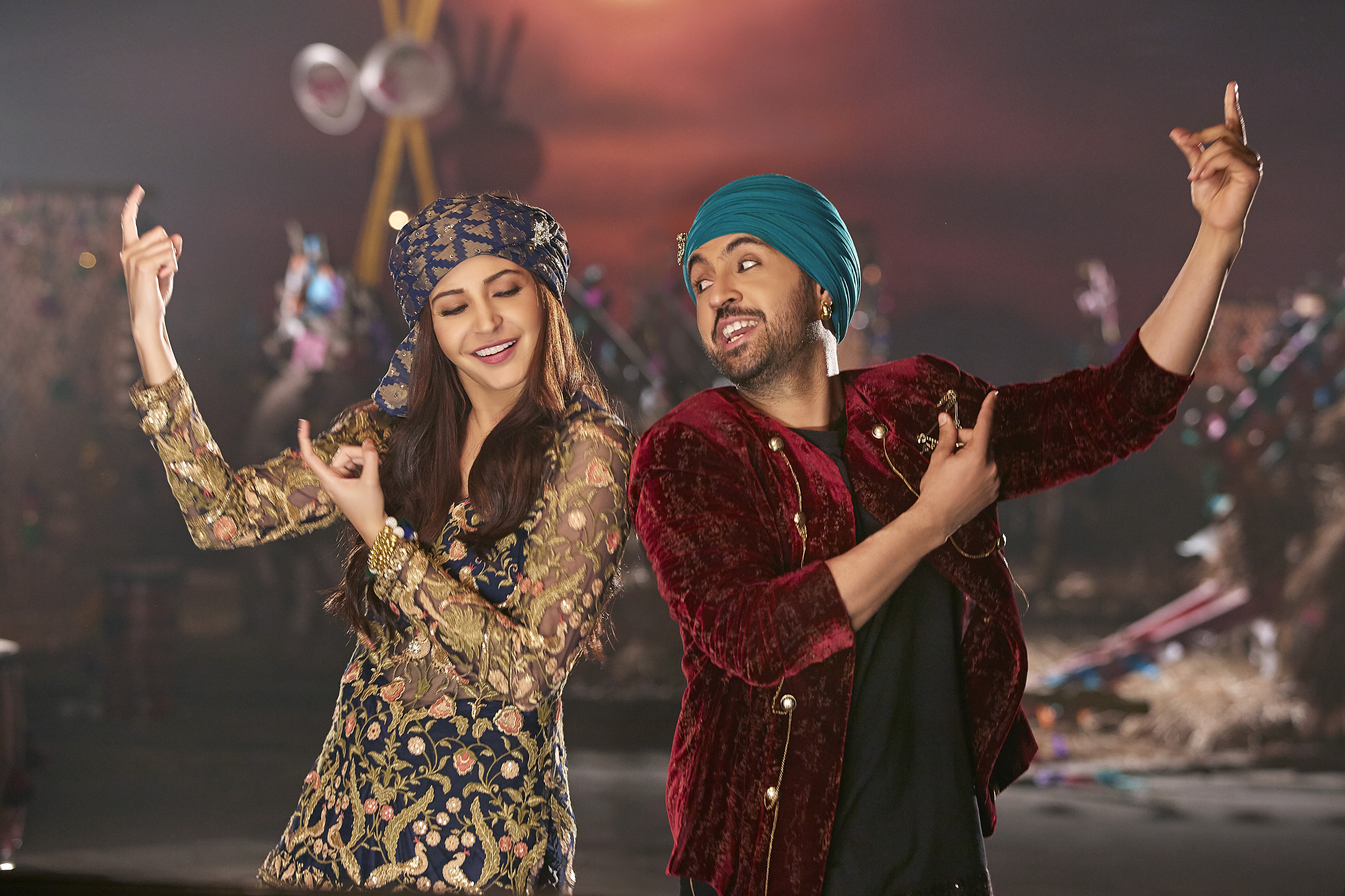 2-diljit-anushka-team-up-as-singer-rapper-duo-for-the-first-time-in-phillauri
