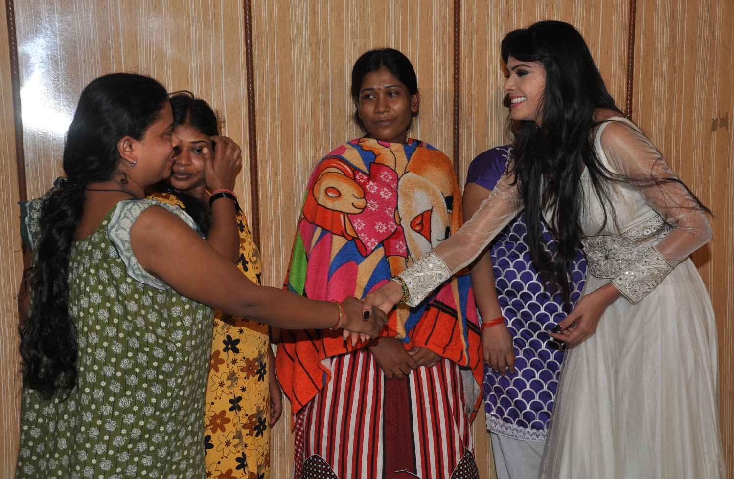 Sherlyn Chopras celebrates her birthday with the sex workers at Kamathipura, Mumbai 07