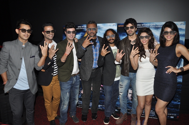 The cast & crew of the film in 3D glasses -Santosh Barmola, Jitin Gulati, Varun Sharma, Producer of WARNING - Anubhav Sinha, Director- Gurmmeet Singh, Sumit Suri, Manjari Fadnis & Madhurima Tuli making the W for Warning  hand gesture