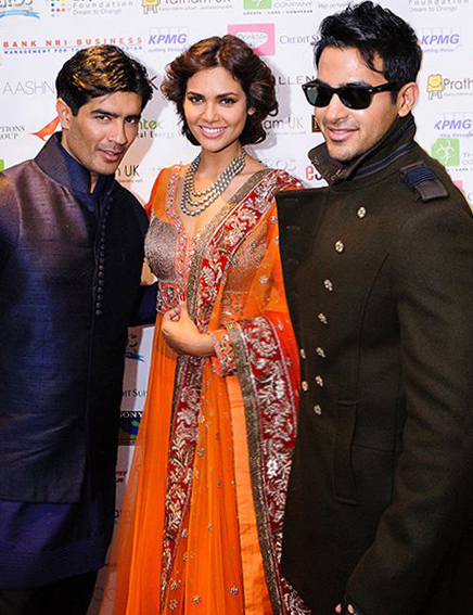 1 Manish Malhotra, Abbas Hasan & Esha Gupta - Abbas styling by The Civilllian [event FB](1)