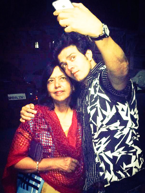 Aniruddh Dave with mother Rajula Dave(1)