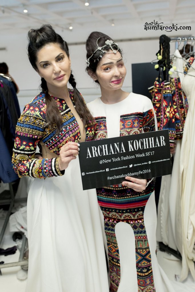 sunny-leone-and-reshma-qureshi-in-ak