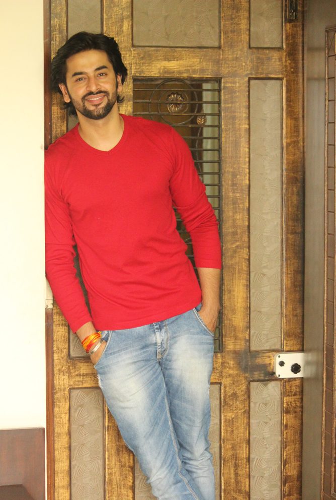 shashank-vyas-best-pic-in-red