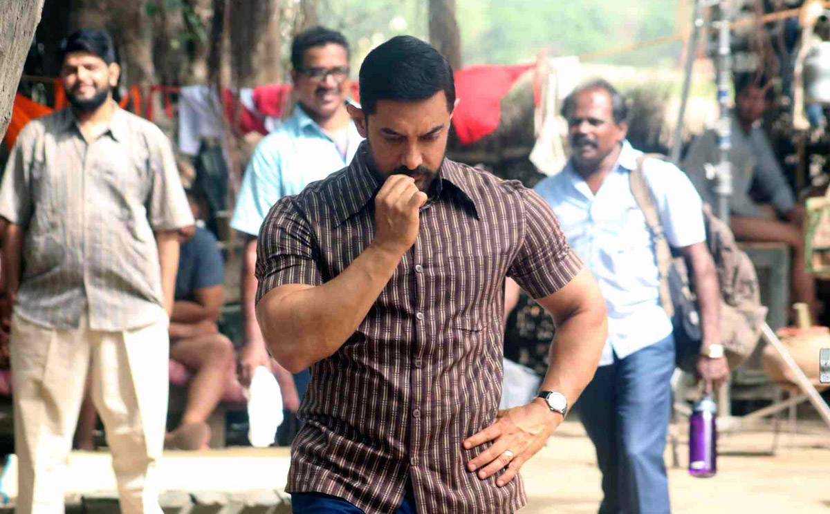 Ludhiana: Actor Aamir Khan during on location shoot of his upcoming film "Dangal" in Ludhiana, on June 16, 2016. (Photo: Bidesh Manna/IANS)
